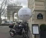 ballon sur trépied lumineux hotel victoria.jpg